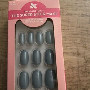 Super stick mani press on nails 32 count.  Sz: short color: Vintage